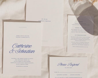 Könnte beinhalten: Hochzeits-Einladungssuite mit weißem Hintergrund und blauem Text. Die Einladung enthält die Namen "Catherine & Sebastian" und Details zur Hochzeitszeremonie und zum Empfang. Die RSVP-Karte enthält den Text "Bitte antworten" und einen Platz für die Gäste, um ihre Teilnahme zu bestätigen.