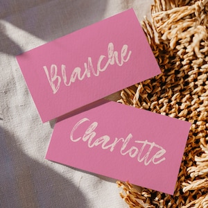 Handgeschreven plaatskaartsjabloon, handgeschreven roze plaatskaart, bewerkbare verjaardagsnaamkaartjes, diner, vrijgezellenfeest, bruiloft, direct downloaden