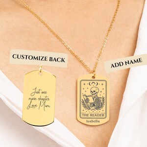 Collier nom de carte de tarot The Reader, collier squelette en or personnalisé, collier rat de bibliothèque fait main, cadeau pour amoureux des livres, collier pour amoureux des livres