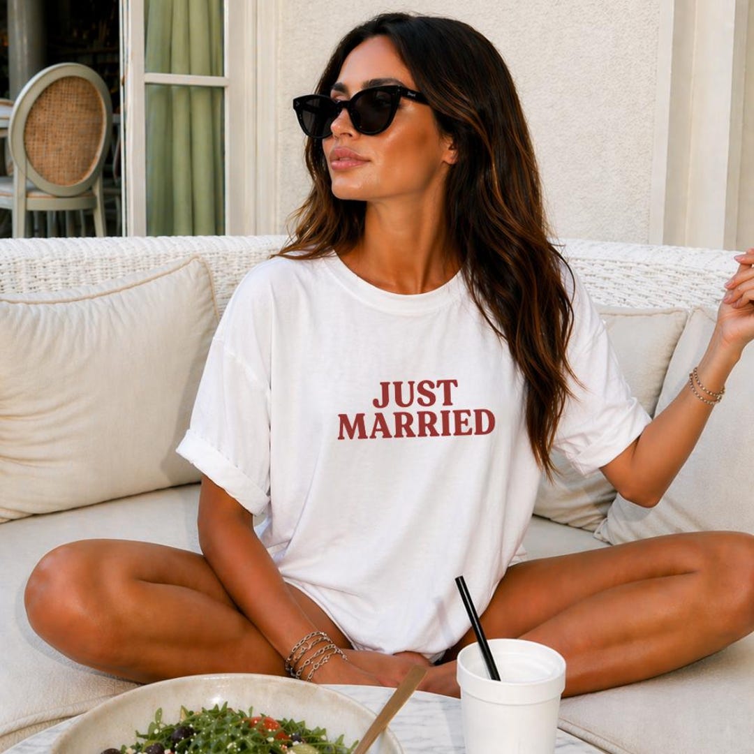 🩷Bridal Shower Gift🩷 Just MarriedT-Shirt - L