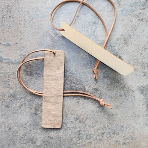 Rear view mirror charm, personalized by hand with wood burning, 1.26"x 4.7" natural or stained wood, Custom gift, Wood bookmark with tassel