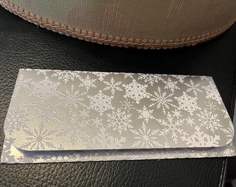 Shiny 100 Dollar Envelope - Silver & White Snowflakes