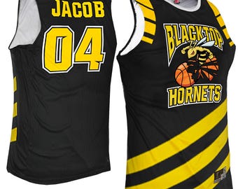 Maglia da basket Blacktop Hornets – Nome e numero personalizzati – Divisa nera e oro – Abbigliamento sportivo personalizzato per la squadra
