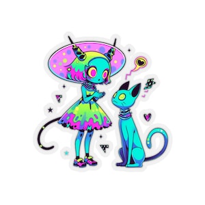 Puede incluir: Una ilustración colorida de una niña con cuernos y un gran sombrero, que lleva un vestido verde y rosa, y un gato azul con collar. La niña está mirando al gato, y el gato está mirando a la niña. El fondo es blanco con estrellas y otras formas abstractas.
