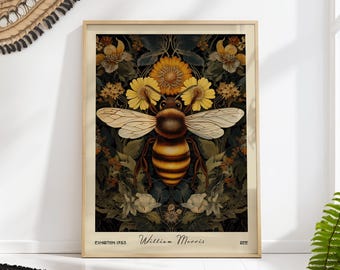 Puede incluir: Una ilustración de estilo vintage de una abeja rodeada de flores amarillas sobre un fondo oscuro. El texto "William Morris" y "Exhibition 1963" se encuentra en la parte inferior de la imagen.