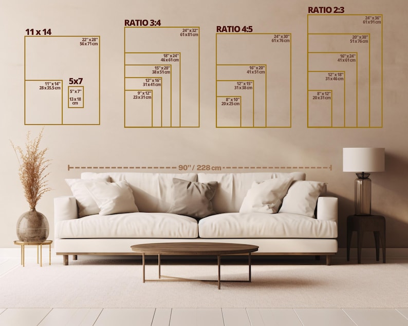 Puede incluir: Una sala de estar con un sof&aacute; crema, una mesa de centro redonda de madera y una mesa auxiliar con una l&aacute;mpara. La pared muestra marcos rectangulares con dimensiones en pulgadas y cm, mostrando diferentes relaciones de aspecto para obras de arte.