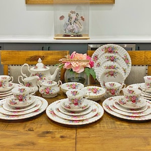 Royal Albert Chelsea Garden Dinner Set for 6: English Bone China