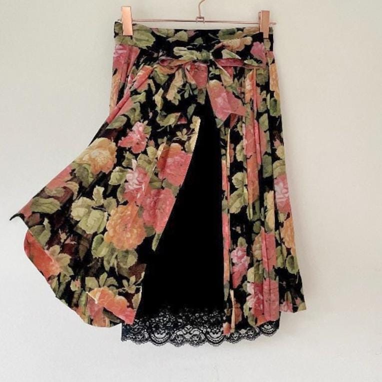 Jupe En Soie MOSCHINO Cheap & Chic à Volants Floraux - Neuve Avec étiquettes - Taille 10 - Fabriquée En Italie