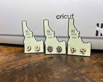 pendientes hechos a mano/ pendientes de madera / pendientes de vaca / estampado de vaca / pendientes de granja / regalos para ella