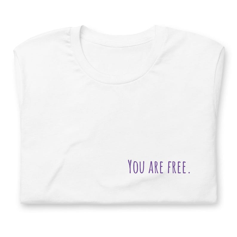 Empowerment Tee for domestic abuse survivors - 'I Am Free' front design and Inspirational message for survivors on the back of the tee.