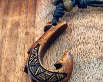 Maori pendant engraved with Hei Matau wooden bead, spiritual ethnic jewelry, strength, perseverance, determination