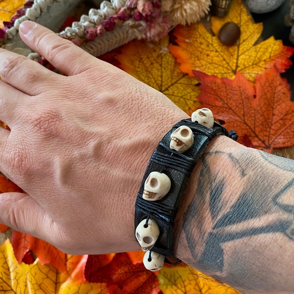 Bracelet Cuir Têtes de Mort Samhain - La Puissance de la Saison Obscure