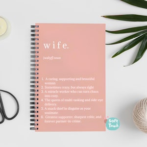 Cuaderno A5 de regalo para esposa divertida - Día de San Valentín - Día de la Madre - Regalo de cumpleaños para ella - Cuaderno de diario de sustantivos - Querida esposa