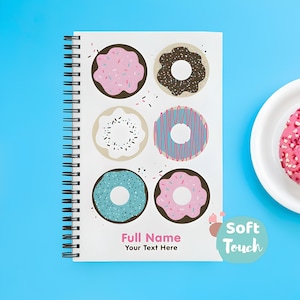 Quaderno personalizzato A5 Donut / Cibo/Diario/Ciambella/Copertina flessibile/Regalo per lei/Rilegatura a spirale/Blocco note/Morbido al tatto/Nome personalizzato/Amante delle ciambelle