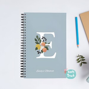 Libreta A5 personalizada con inicial azul/Libro de bolsillo/Diario/Papelería/Bonito/Espiral/Papel rayado/Regalo para ella/Tapa blanda/Nombre personalizado/Floral