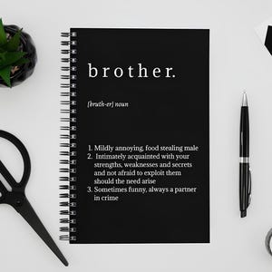 Libreta personalizada Brother Noun A5 - Regalos divertidos para hermanos - Tacto suave - Regalo de cumpleaños personalizado para él