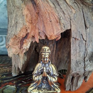 Guanyin Mini Brass Figurine, Small Altar Statue, Meditation Decor, Zen Desk Decor, 1.5 Inch Bild 5