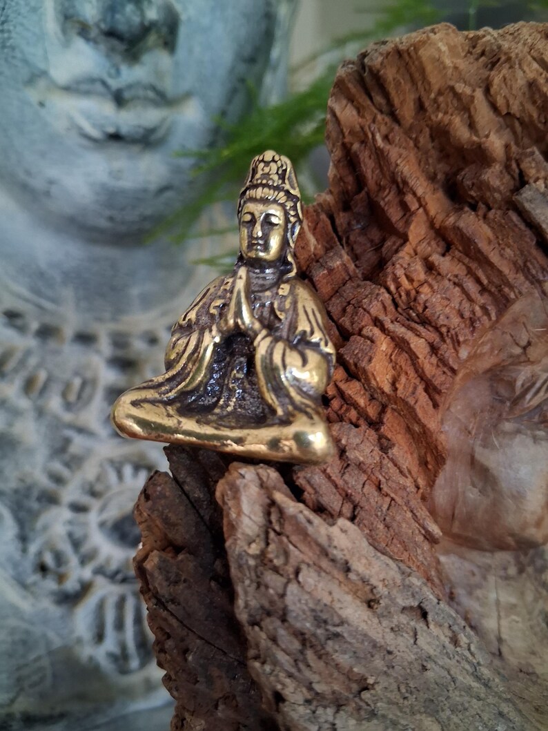Guanyin Mini Brass Figurine, Small Altar Statue, Meditation Decor, Zen Desk Decor, 1.5 Inch Bild 4