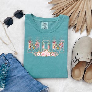 Floral Mom Shirt for Mothers Day , Cute Mama Shirt with Flower , Spring Gift Tee Idea for Her , Mom Life T-Shirt , Mother&#39;s Day Shirt