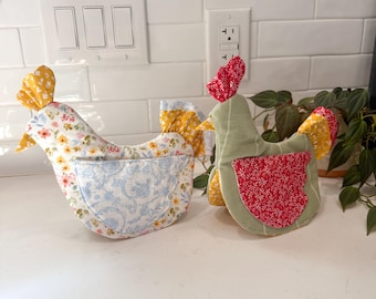 Handmade Chicken Oven Mitt & Pot Holder | Farmhouse Kitchen Decor | Quilted Hen Hot Pad | Insulated Heat Resistant Mitt | Country Gift Idea
