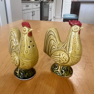 Vintage rooster salt and pepper shakers