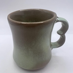 Taza de cerámica Frankoma con diseño de pradera verde