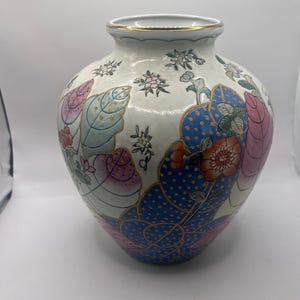 中国製タバコ葉模様の花瓶 9インチ