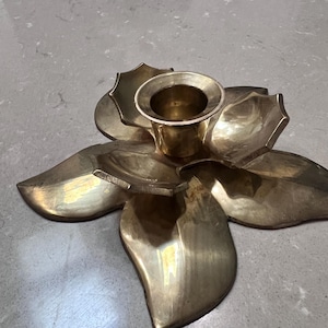 真鍮の花のキャンドルホルダー
