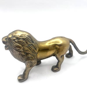 真鍮色の獅子像 金属製 真鍮色の獅子像 金属製 真鍮製の獅子像ペア – 風水装飾/アンティーク