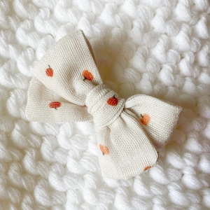 Pumpkin Nylon Baby Bow Headband, Fall Girl Bow, Baby Girl Headband, Halloween Baby Bow, Soft Newborn Bow, Muslin Baby Bow, Newborn Girl Gift