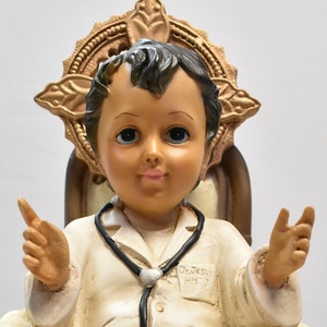 Jesus Nino Doctor Statue