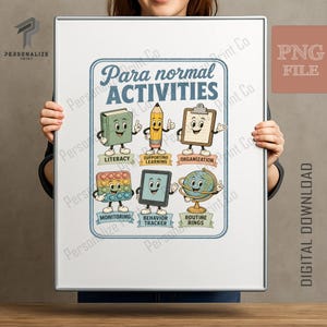 Peut inclure: Une affiche rectangulaire avec le texte Para normal ACTIVITIES et six personnages de dessins animés représentant des fournitures scolaires : un livre étiqueté LITERACY, un crayon SUPPORTING LEARNING, un presse-papier ORGANIZATION, un pop-it MONITORING, une tablette BEHAVIOR TRACKER et un globe terrestre ROUTINE RINGS.