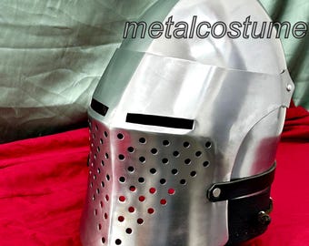Medieval Crusader Great Helm – Knight Templar Battle Helmet for Reenactment & Cosplay