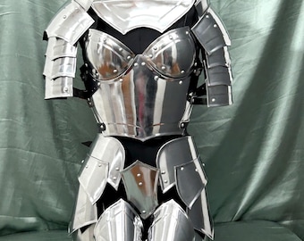 Handgefertigte mittelalterliche Frauen-Plattenrüstung - Lady Knights polierter Stahlanzug für Cosplay und faires Kostüm