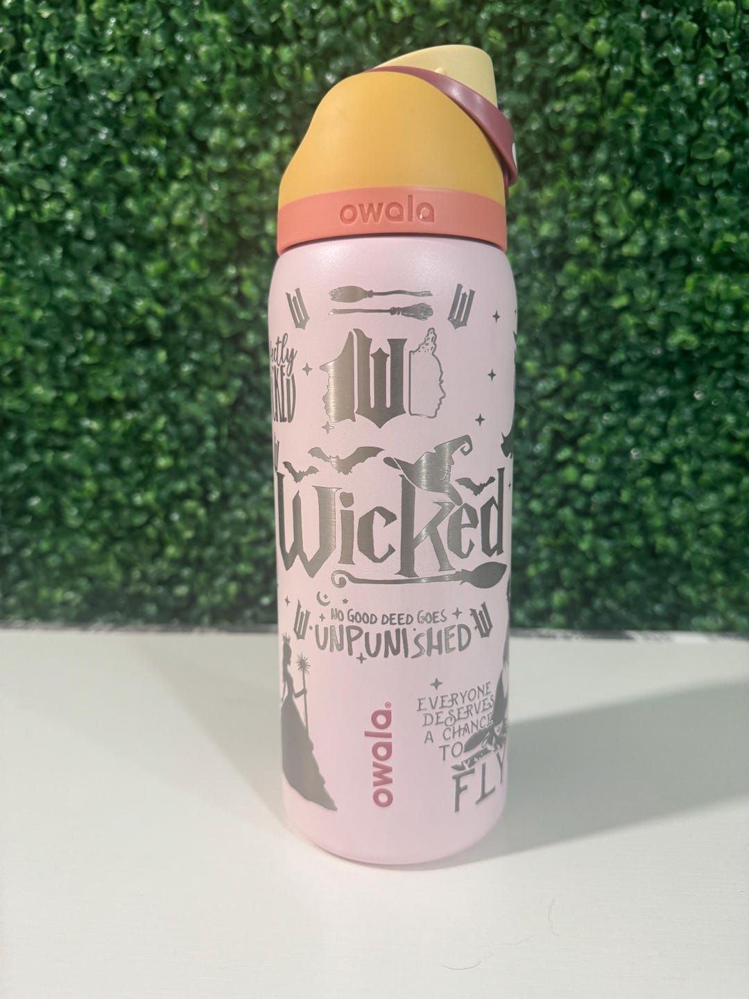 【新品未使用】owala Wicked グリンダ タンブラー 32oz 新品未使用】owala Wicked グリンダ タンブラー 32oz - メルカリ