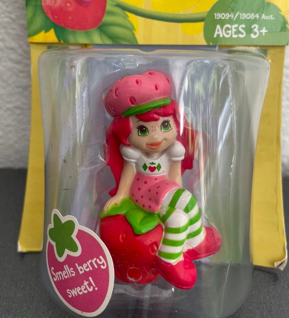 Poupée CHARLOTTE AUX FRAISES-STRAWBERRY SHORTCAKE N°S445 - 14 cm