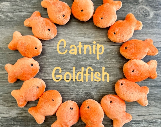 Plush Catnip Goldfish Cat Toy: Organic Pet Gift