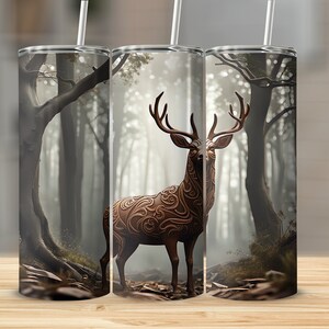 Hirsch in einem Wald 20 Unzen Skinny Tumbler Sublimationsbecher Geschenke für Ihn Ihr Edelstahl Deer Tumbler Forest Trinkgefäß