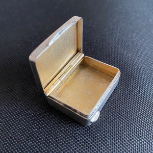 Elegant 835 silver pill box, pill box with hinge around 1930, silver gift, antique silver, accessory image 2