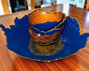 Juego de jarrón y cuenco artesanales vibrantes en azul y dorado: 9 piezas ecológicas