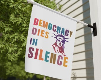 Bandera de jardín "La democracia muere en silencio": decoración política a favor de la justicia