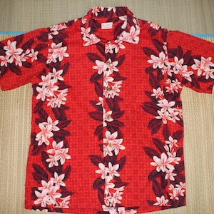 Vintage 1950&#39;s &quot;Lei-O-Hawaii&quot; Hawaiian Aloha Shirt - Plumeria Floral Boarder Print