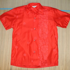 Vintage 1950's Malihini aloha shirt - refined floral pattern and square metal buttons!