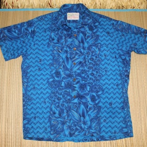 Rare Vintage 1960s Hawaiian Shirt by Waikiki Wear - designed by the &quot;Duke of Hollywood&quot; with a rich gold metallic dye applied!