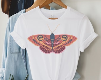 Frauen Cottagecore Moth Tshirt, Motte Tshirt, Schmetterling Shirt, süßes Natur Shirt, Geschenk für sie, Cottagecore Top, süßes Frauen Shirt, Käfer Tee
