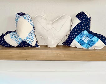 Almohada de corazón con diseño de edredón azul antiguo (5 variaciones)