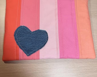 Bolsa con cremallera con forma de corazón y rayas de melón