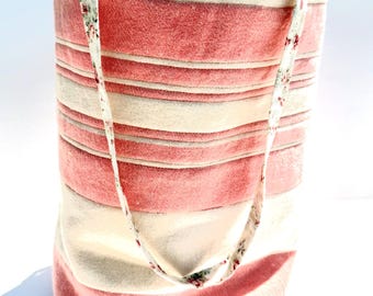 Bolso de mano estilo vintage con rayas rosas para manta de camping