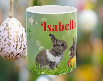Gepersonaliseerde keramische paasmok, konijntje en bloemdessin