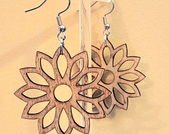 Holzblumen Ohrringe